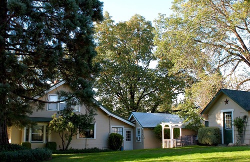 Grants Pass House | Country Estate with View of Rogue River Valley