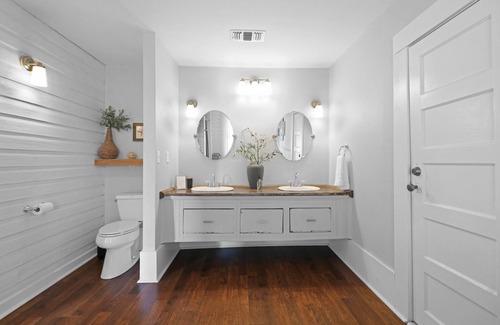 Navasota Other | Country Farmhouse close to Texas A&M, wedding venues, & wineries!