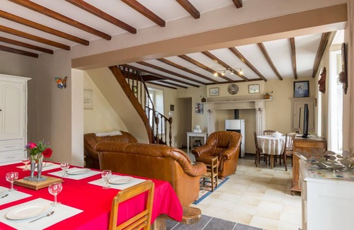 Saint-Martin-de-Cenilly Cottage | Countryside house with enclosed garden, parking, pets allowed