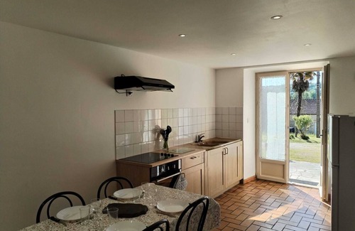 Calviac-en-Perigord House | Country gîte with Fénelon view, near Sarlat