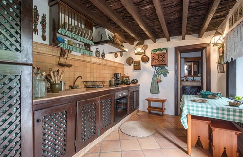 La Sabinita Villa | Country Home “Casa Rural El Moral“ with Mountain View, Wi-Fi, Terrace & Garden