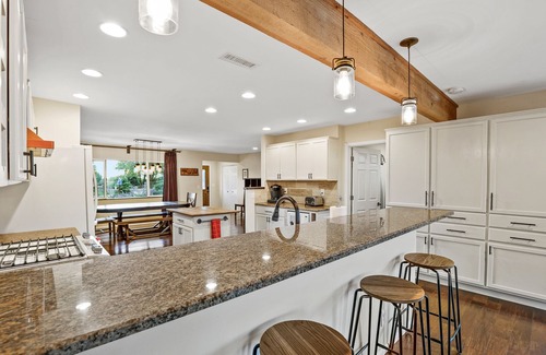 Flagstaff House | Country Home with Mountain Views, 4 Bedrooms, A/C, Allows Pets!
