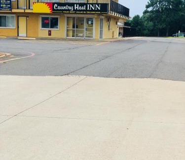 Texarkana Hotel | Country Host Inn