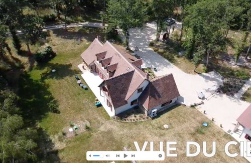 Mont-pres-Chambord House | Country house for family celebrations