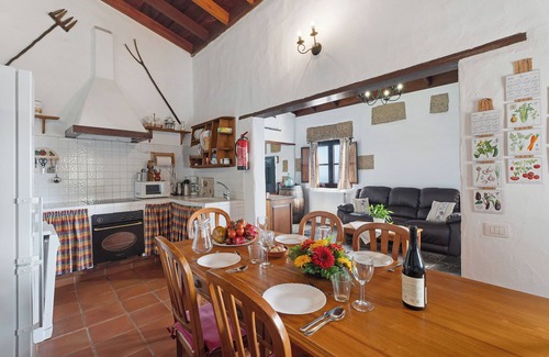 Guia de Isora Villa | Country House "Biofinca Las Dulces Casa La Cuadra" with Sea View, Shared Heated Pool & Wi-Fi