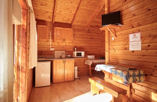Hornos House | Country House 'Cabaña De Madera 4' with Mountain View, Shared Pool and Air Conditioning