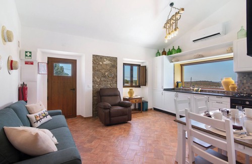 Espirito Santo Villa | Country House 'Casas Do Monte I - T2' with Mountain View, Wi-Fi and Air Conditioning
