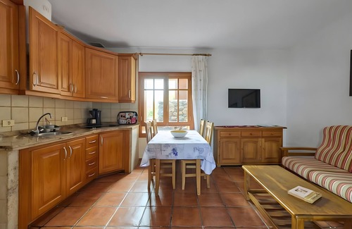 Mocanal House | Country House 'El Almendro' with Sea Views, Shared Terrace and Wi-Fi