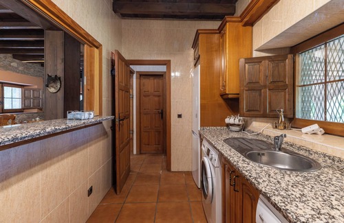 Candeleda Villa | Country House 'Finca La Lobera' with Mountain View, Wi-Fi and Air Conditioning