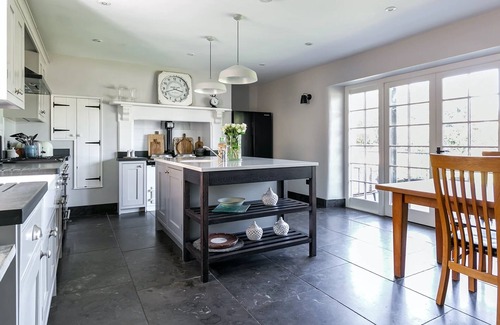 Westleigh House | Country house hot tub - Easter just released! Last minute short break best deal!