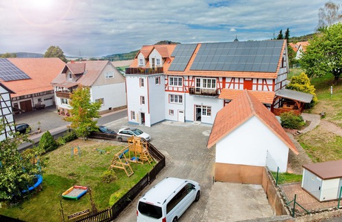 Homberg Apartment | Country house in Rinnetal: modern holiday Froschkönig with large garden