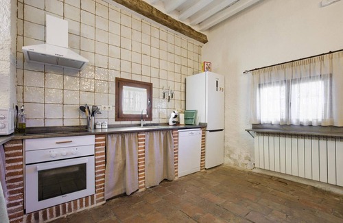 Mentrida House | Country House 'La Casa De La Abuela' with Private Pool, Wi-Fi and Air Conditioning