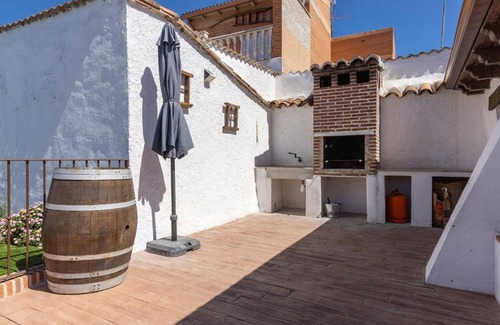 Mentrida House | Country House 'La Casa De La Abuela' with Private Pool, Wi-Fi and Air Conditioning