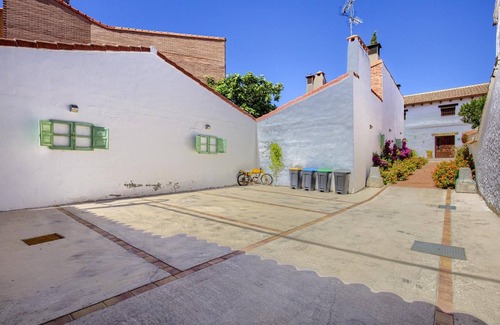 Mentrida House | Country House 'La Casa De La Abuela' with Private Pool, Wi-Fi and Air Conditioning