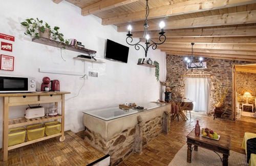 Fonte do Bispo Villa | Country House 'Quinta Do Silêncio T2' with Mountain View, Wi-Fi and Air Conditioning