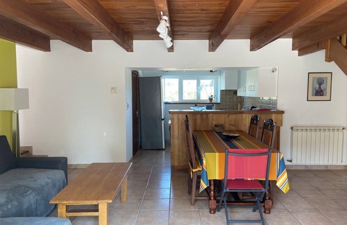 Lanuejouls House | Country house with large private courtyard. Pets welcome.