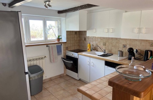 Lanuejouls House | Country house with large private courtyard. Pets welcome.