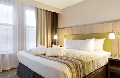 South Loop Hotel | Country Inn & Suites by Radisson, Bloomington at Mall of America, MN