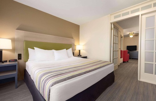 Milwaukee Hotel | Country Inn & Suites by Radisson, Milwaukee Airport, WI