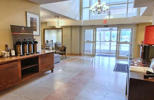Dearborn Hotel | Country Inn & Suites by Radisson, Dearborn, MI