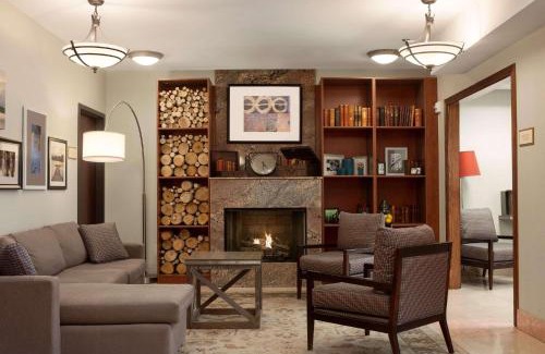 Dearborn Hotel | Country Inn & Suites by Radisson, Dearborn, MI