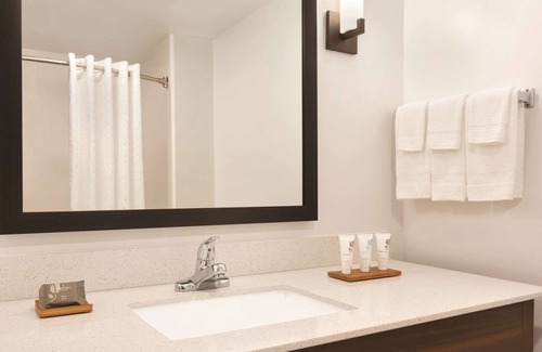 Madison Hotel | Country Inn & Suites by Radisson, Madison Southwest, WI