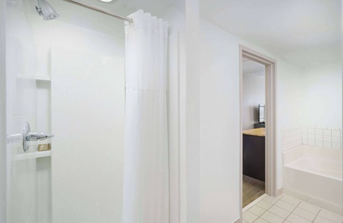 Airport North Hotel | Country Inn & Suites by Radisson, Orlando Airport, FL