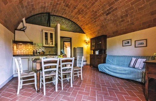 Capannoli Apartment | Country House in Tuscany with Pool and Tennis