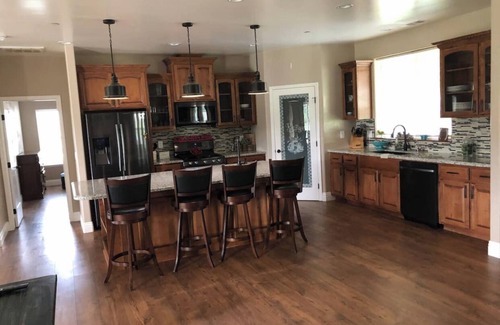 Springville House | Country Living! Large 2500 square foot home on 2 acres