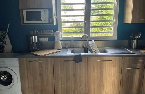 Le Moule House | Country love nest in a garden of flowers and fruit