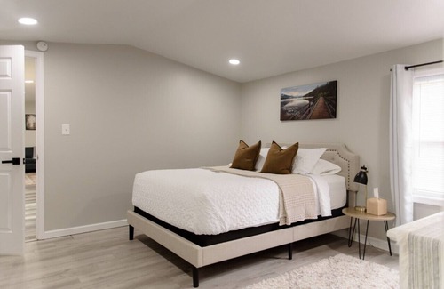 Parkesburg House | Country Outback Cozy Home *W/Camp Fire Pit*