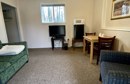 White Haven Hotel | Country Place Inn And Suites