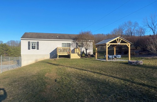 Elliottsburg House | Country retreat, dogs ok, fire pit, 15 min 81/76, Carlisle