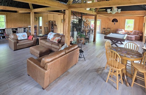 Nebo House | Country Retreat in the heart of Pike County Illinois