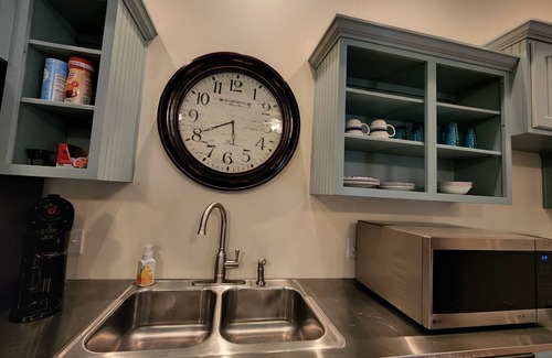 Marshfield House | Country Suite by the Pool