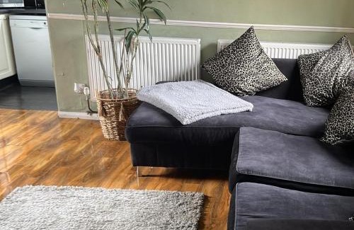 Holton Le Clay House | Countrylife Cottage, Games Room, firepit, free parking, Hot Tub Option