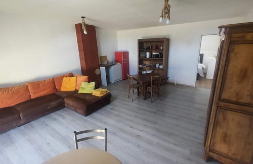 Saint-Bonnet-de-Four Cottage | Countryside Cottage with Pets, Wifi, Parking, Saint-Bonnet-de-Four