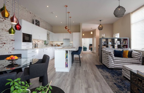 Liphook House | Countryside Escape for Friends and Family