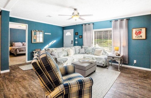 Clarkesville House | Countryside Getaway in Clarkesville! (CDC Safe)