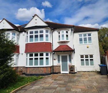 Heathfield House | Countryside Home in London