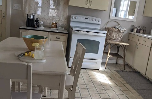 New Lebanon Cottage | Countryside Home: Rose Cottagenn