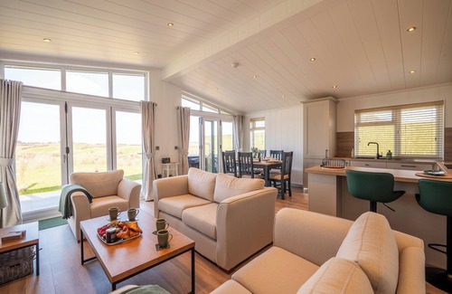 Totnes Cabin | Countryside Lodge Retreat on Golf Course