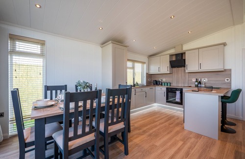 Totnes Cabin | Countryside Lodge Retreat on Golf Course