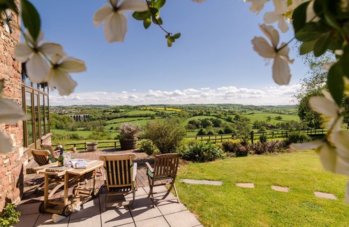 Belluton Apartment | Countryside retreat with stunning views & pool
