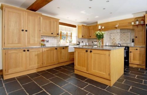 Belluton Apartment | Countryside retreat with stunning views & pool