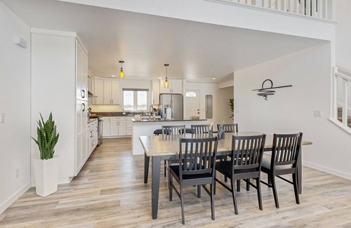 Oxford House | Countryside retreat with modern amenities, game room, & beautiful view