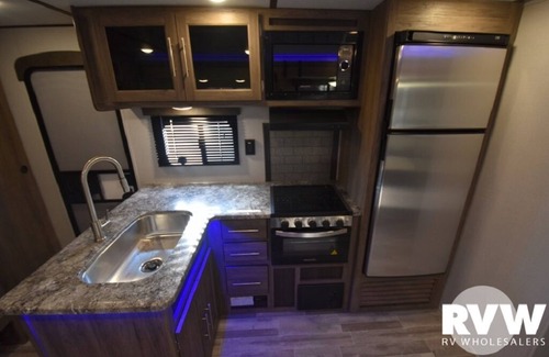 Honey Grove House | Countryside Travel Trailer Getaway