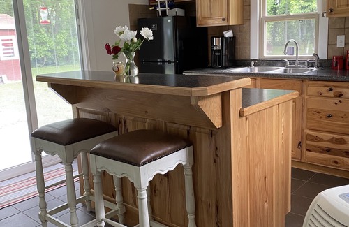 Prathersville House | County Roads Take Me Home to My Happy Place. EXTENDED STAY DISCOUNTS!