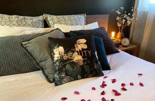 Cowes Villa | Couple's Luxury Resort Spa Retreat