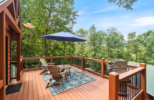 Dahlonega House | Couples Carriage House Retreat-Wineries & Hiking